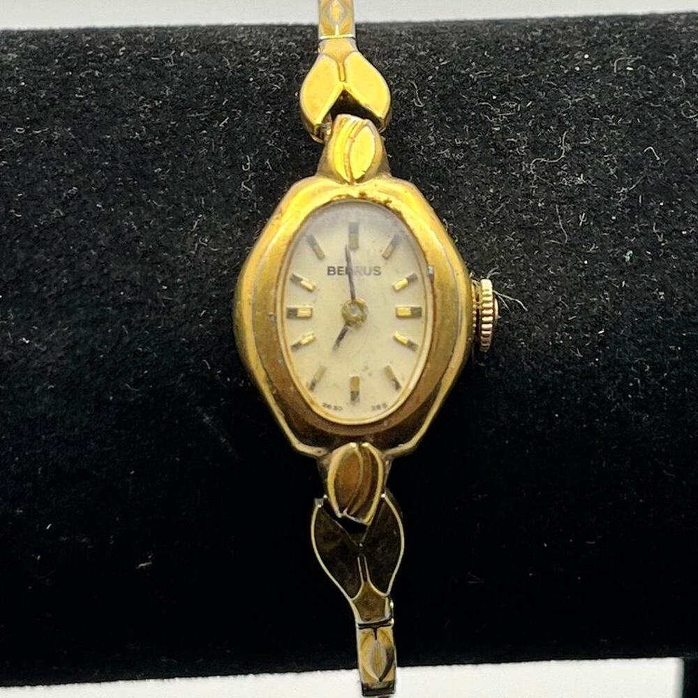 Vintage gold watch this piece